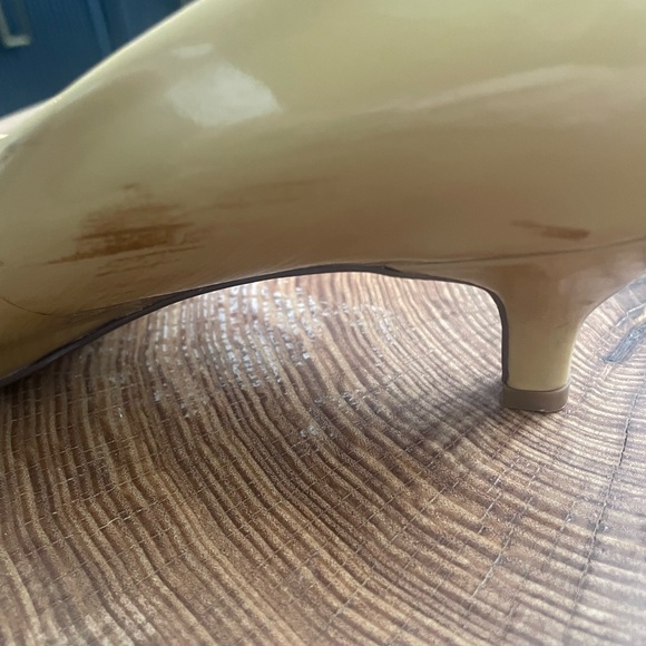 Timeless NUDE Patent Leather Kitten Heels 8-1/2 WIDE:  Trotters Paulina - Picture 4 of 6